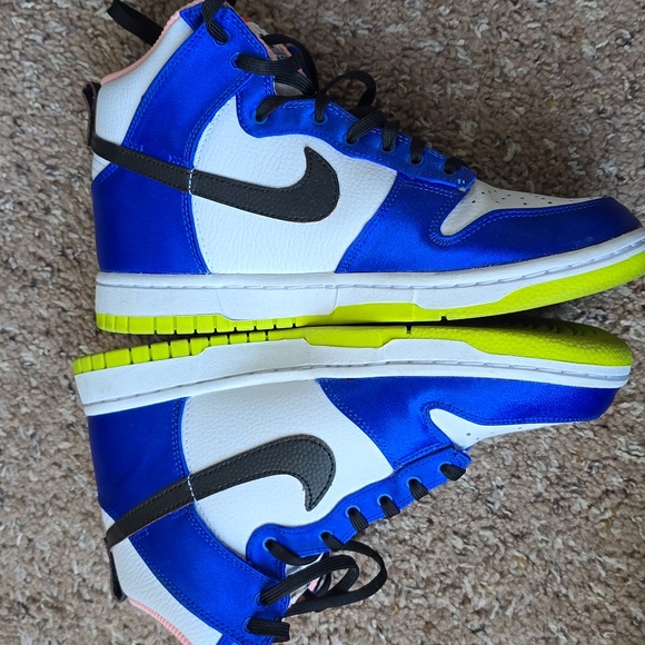 Nike Dunk High Women's shoe in the "Blue Satin" colorway - Picture 5 of 6